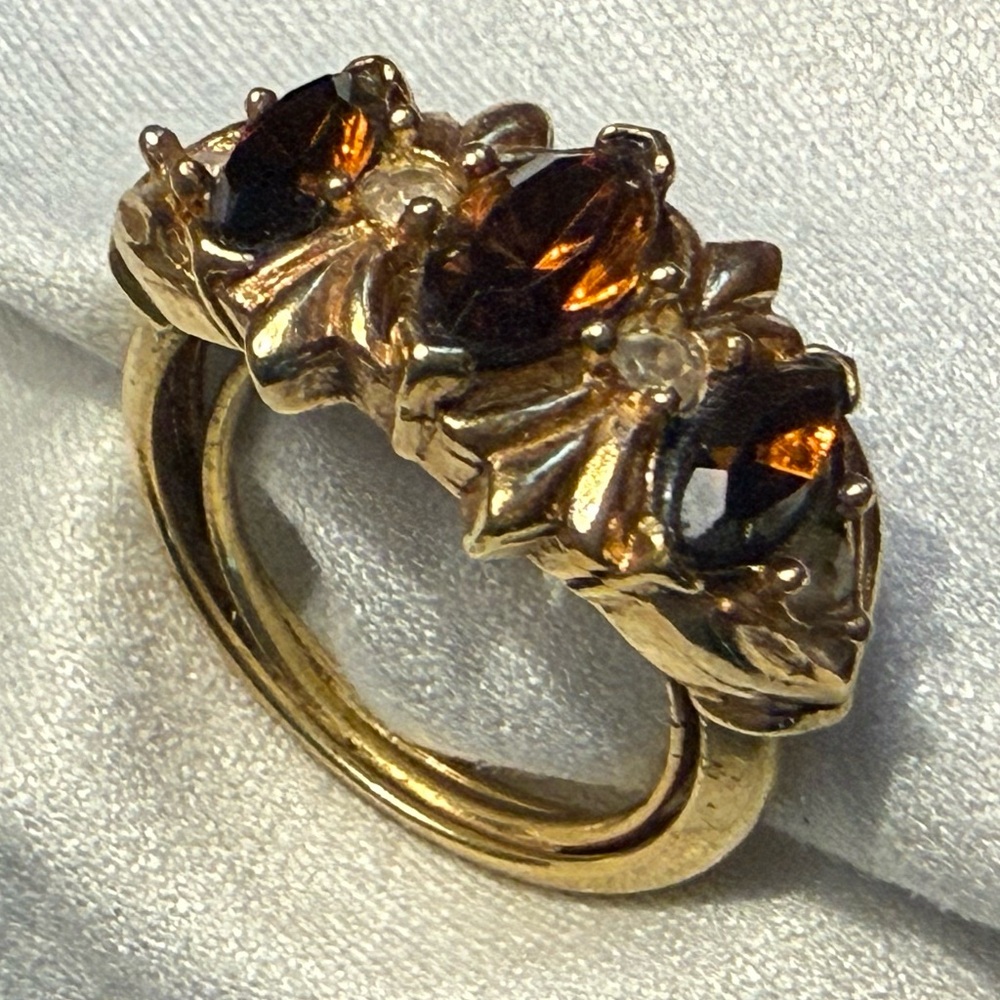 Avon 1973 Royal Occasion Smoky Topaz ring - Picture 4 of 13